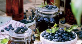 Simple recipes for making blueberry jam with pectin and gelatin for the winter, five minutes with or without cooking